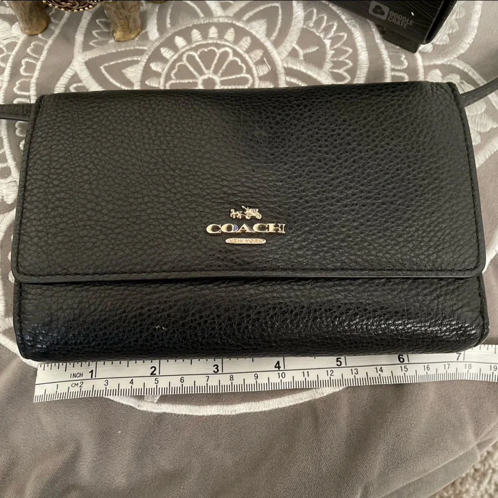 Coach Wristlet Wallet / Smartphone Crossbody - Picture 7 of 14